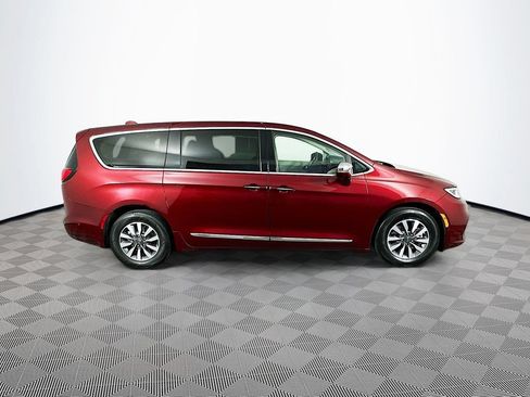 Used 2022 Chrysler Pacifica Limited FWD image 11