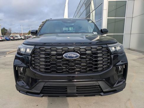New 2026 Ford Explorer ST-Line w/ ST-Line Street Pack image 8