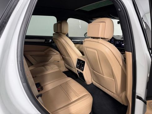 Certified 2022 Porsche Cayenne Platinum Edition AWD/4WD image 15