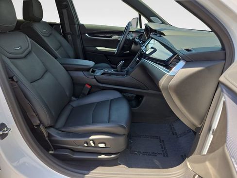 Used 2024 Cadillac XT6 Premium Luxury w/ LPO, Floor Liner Package AWD/4WD image 32