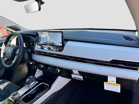 New 2026 Mitsubishi Outlander SE image 32