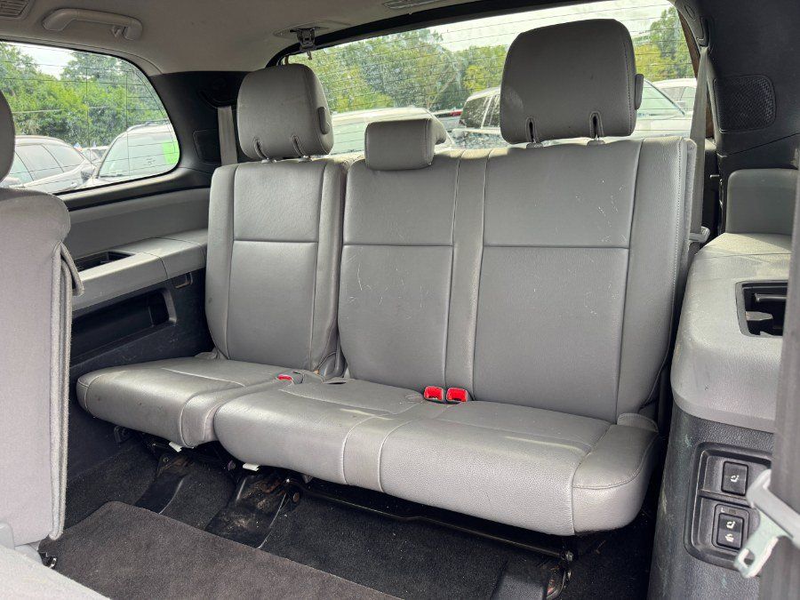 Used 2014 Toyota Sequoia SR5 AWD/4WD image 17