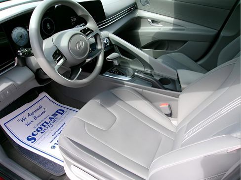 Used 2024 Hyundai Elantra SEL image 12
