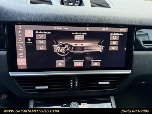 Used 2021 Porsche Cayenne Coupe image 29