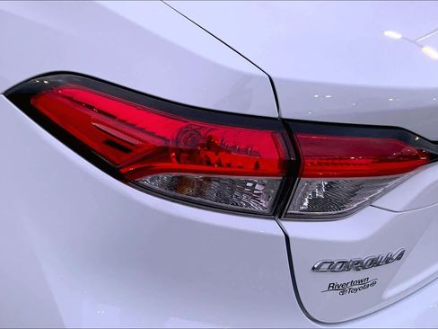 Used 2025 Toyota Corolla LE FWD image 27