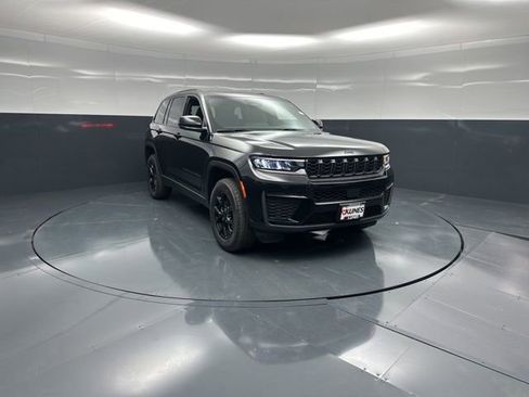 New 2026 Jeep Grand Cherokee Laredo image 2