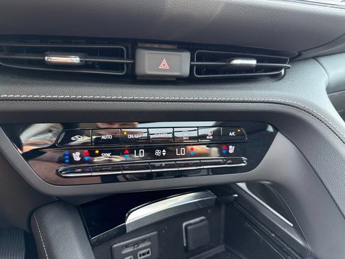 Used 2023 Buick Envision Avenir FWD image 17