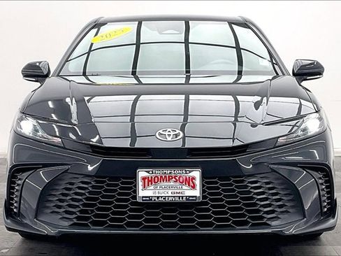 Used 2025 Toyota Camry SE image 2