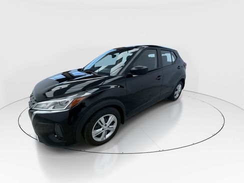 Used 2022 Nissan Kicks S image 4