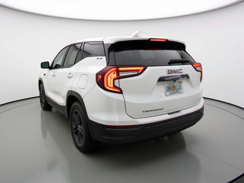 Used 2024 GMC Terrain SLE FWD image 6