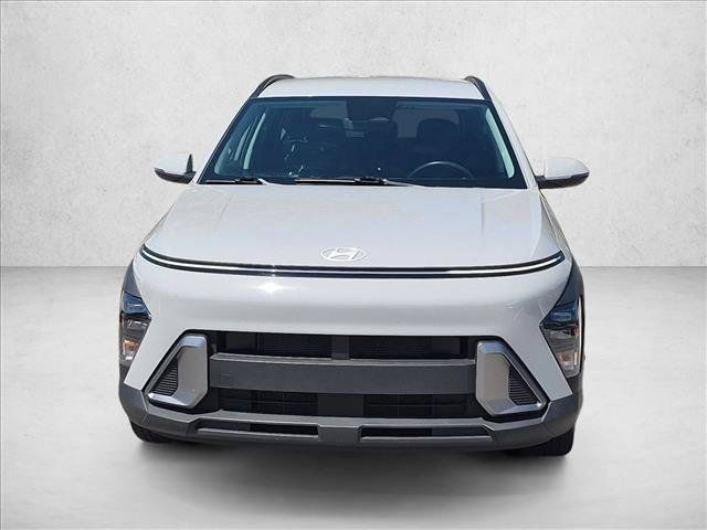 Used 2025 Hyundai Kona SEL FWD image 2