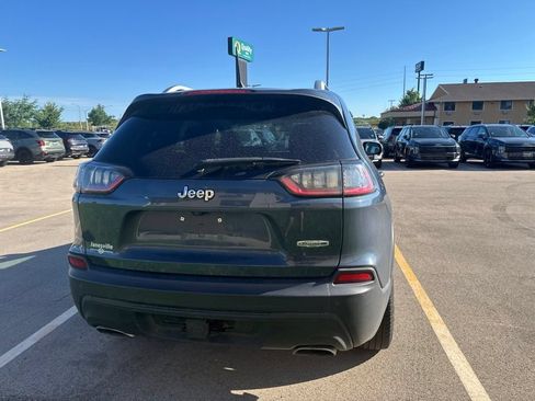 Used 2019 Jeep Cherokee Latitude Plus w/ Cold Weather Group AWD/4WD image 5