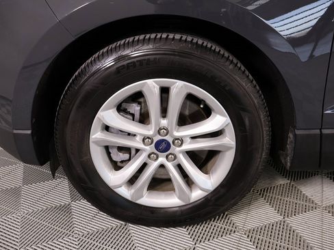 Used 2021 Ford Edge SE image 17