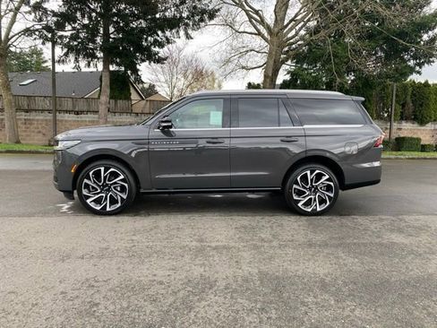 New 2026 Lincoln Navigator Black Label AWD/4WD image 2
