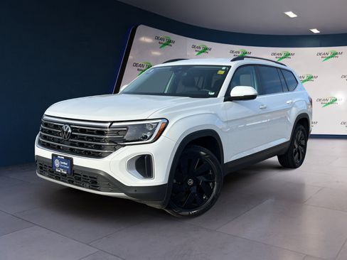 Certified 2024 Volkswagen Atlas SE image 3