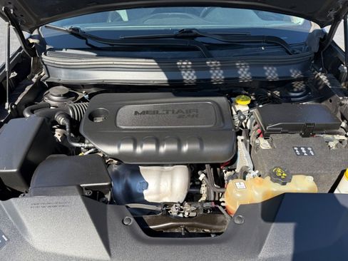 Used 2019 Jeep Cherokee Latitude Plus w/ Comfort/Convenience Group image 36