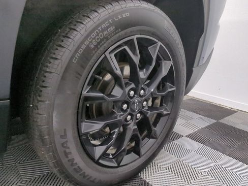 Used 2024 Chevrolet Traverse LT w/ Enhanced Driving Package FWD image 37