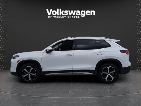 Certified 2025 Volkswagen Tiguan SE w/ Panoramic Sunroof Package AWD/4WD image 5