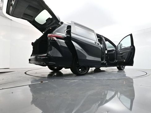 Used 2023 Toyota Sienna XSE image 55