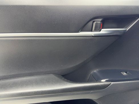 Used 2018 Toyota Camry SE image 36