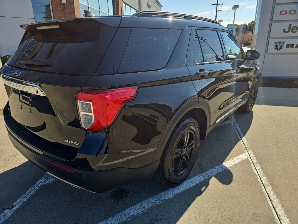 Used 2024 Ford Explorer XLT w/ Equipment Group 202A AWD/4WD image 13