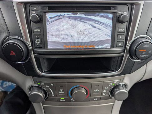 Used 2013 Toyota Highlander 4WD image 19