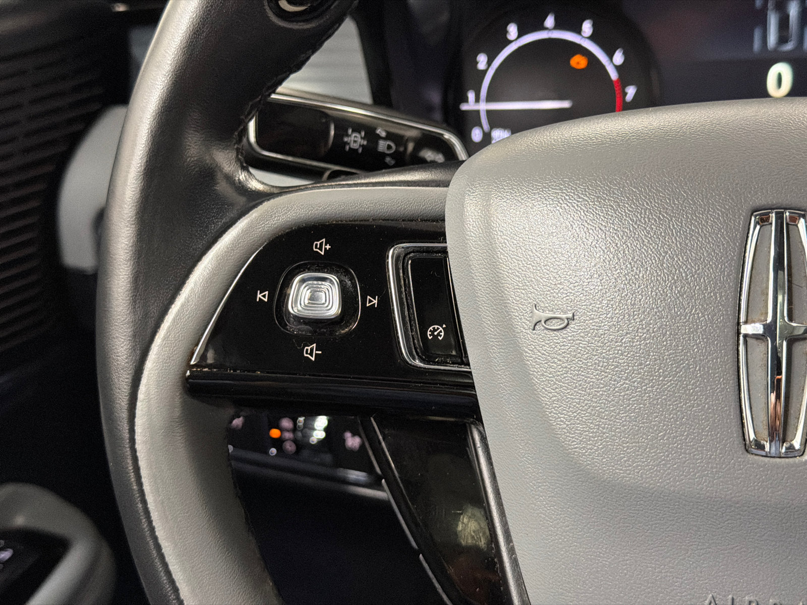 Used 2022 Lincoln Corsair AWD w/ Premium Package image 23