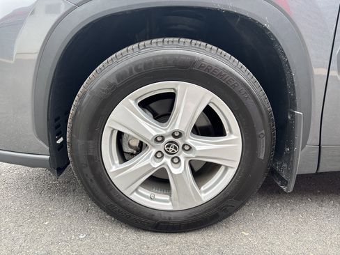 Used 2024 Toyota Highlander LE image 11