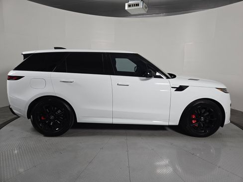 Used 2025 Land Rover Range Rover Sport Dynamic SE image 4