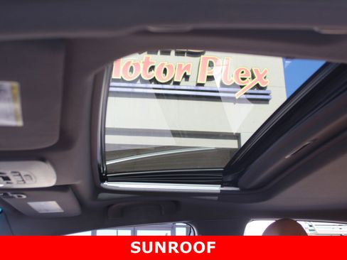 Used 2020 Toyota Avalon Limited image 25