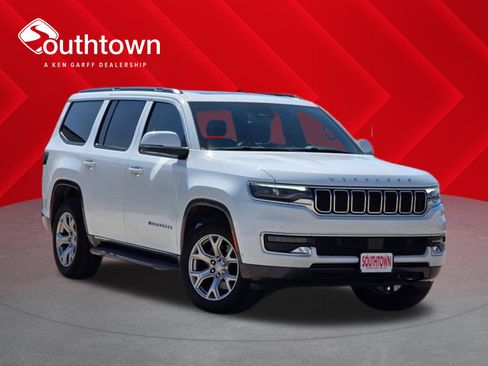 Used 2022 Jeep Wagoneer Series I w/ Premium Group I AWD/4WD image 1