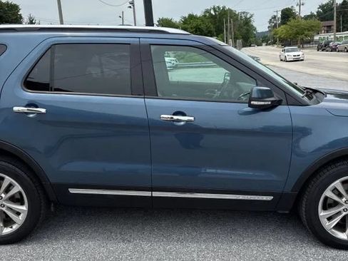Used 2018 Ford Explorer Limited w/ Equipment Group 301A AWD/4WD image 14