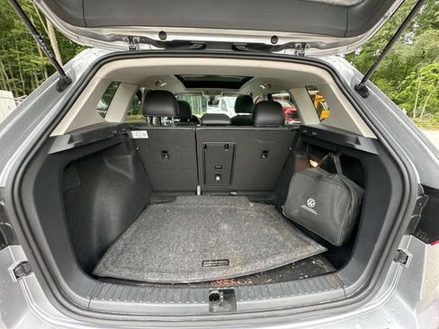 Used 2023 Volkswagen Taos SE w/ Panoramic Sunroof Package FWD image 29