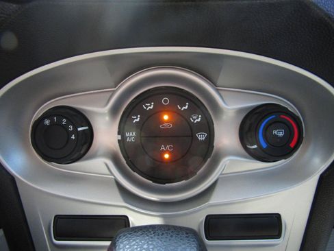 Used 2019 Ford Fiesta SE FWD image 16
