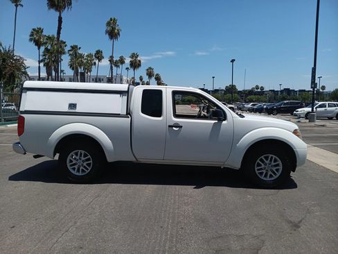 Used 2015 Nissan Frontier SV RWD image 4