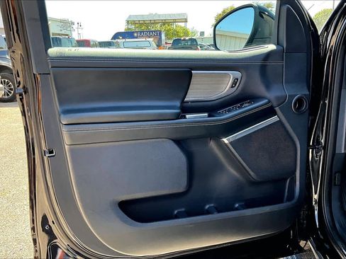 Used 2025 Ford Expedition Max Platinum image 22