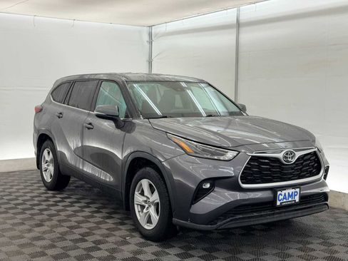 Used 2024 Toyota Highlander LE image 8