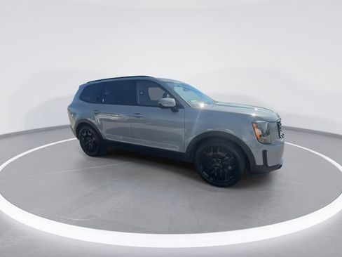 Used 2022 Kia Telluride SX w/ SX Prestige Package image 2