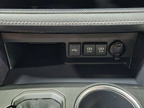 Used 2021 Toyota Highlander XLE FWD image 39