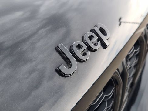 Used 2023 Jeep Grand Cherokee L Laredo AWD/4WD image 13