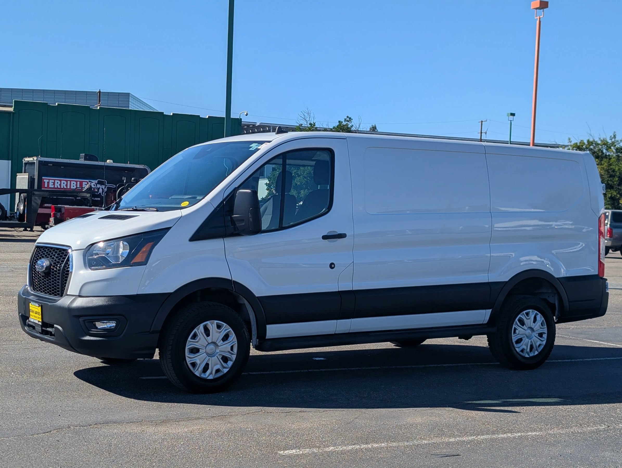 Used 2025 Ford Transit 250 Low Roof w/ Exterior Upgrade Package RWD image 3