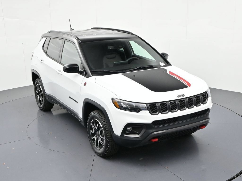 Used 2025 Jeep Compass Trailhawk AWD/4WD image 14