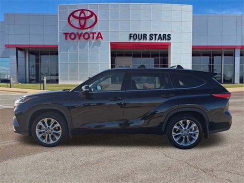 Used 2023 Toyota Highlander Limited image 1