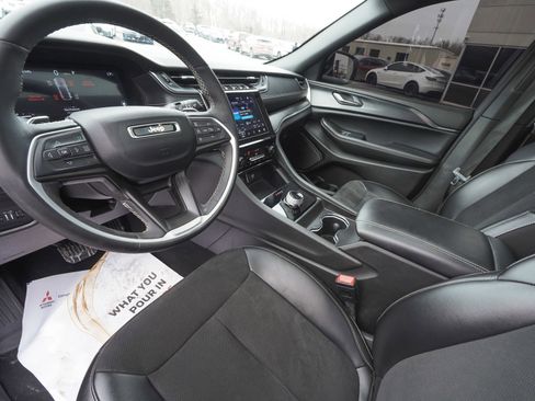 Used 2024 Jeep Grand Cherokee Altitude image 15