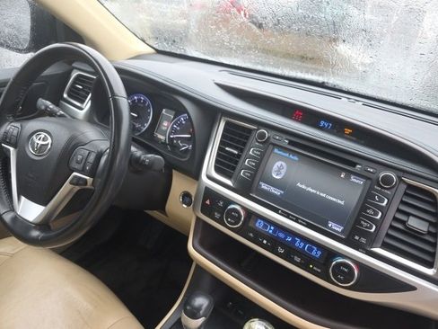 Used 2018 Toyota Highlander XLE image 10