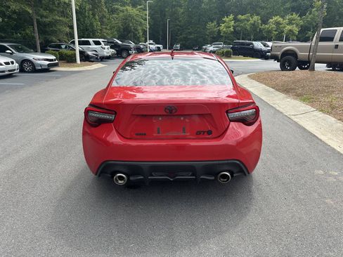 Used 2017 Toyota 86 RWD image 7
