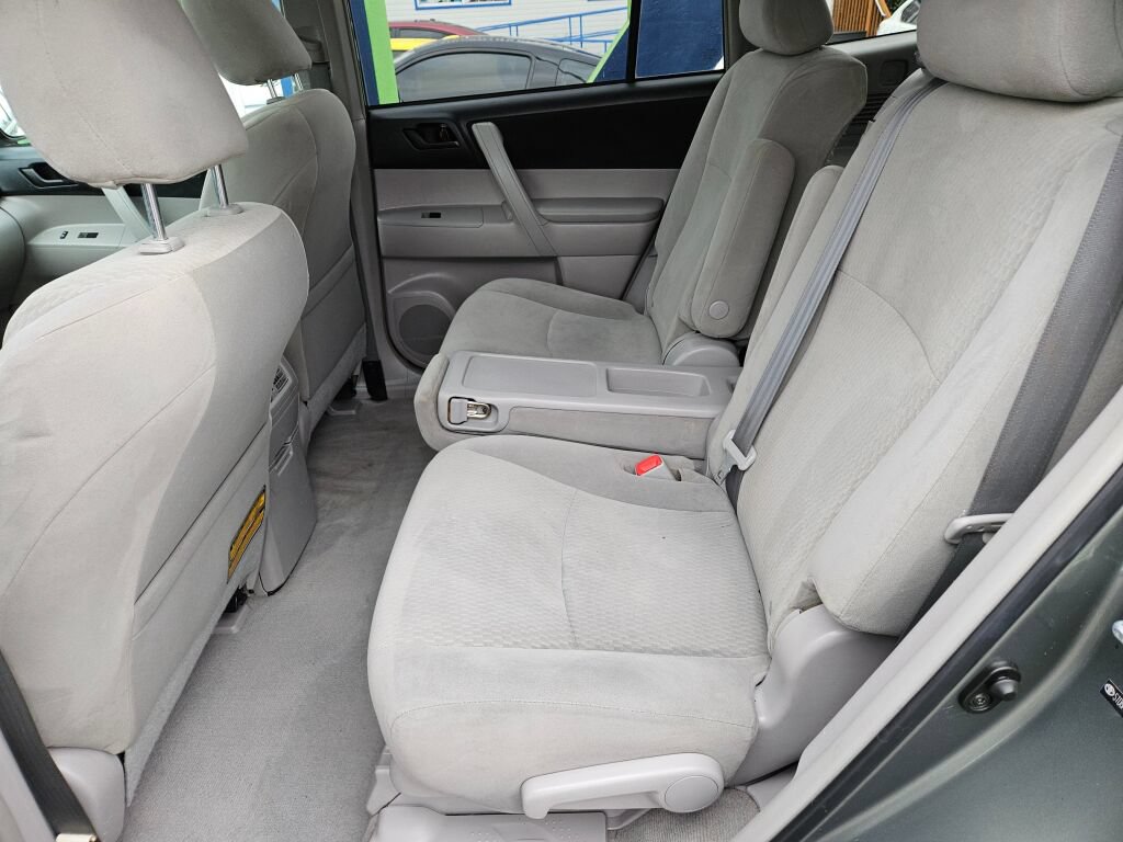 Used 2010 Toyota Highlander 4WD w/ Tow Pkg image 11