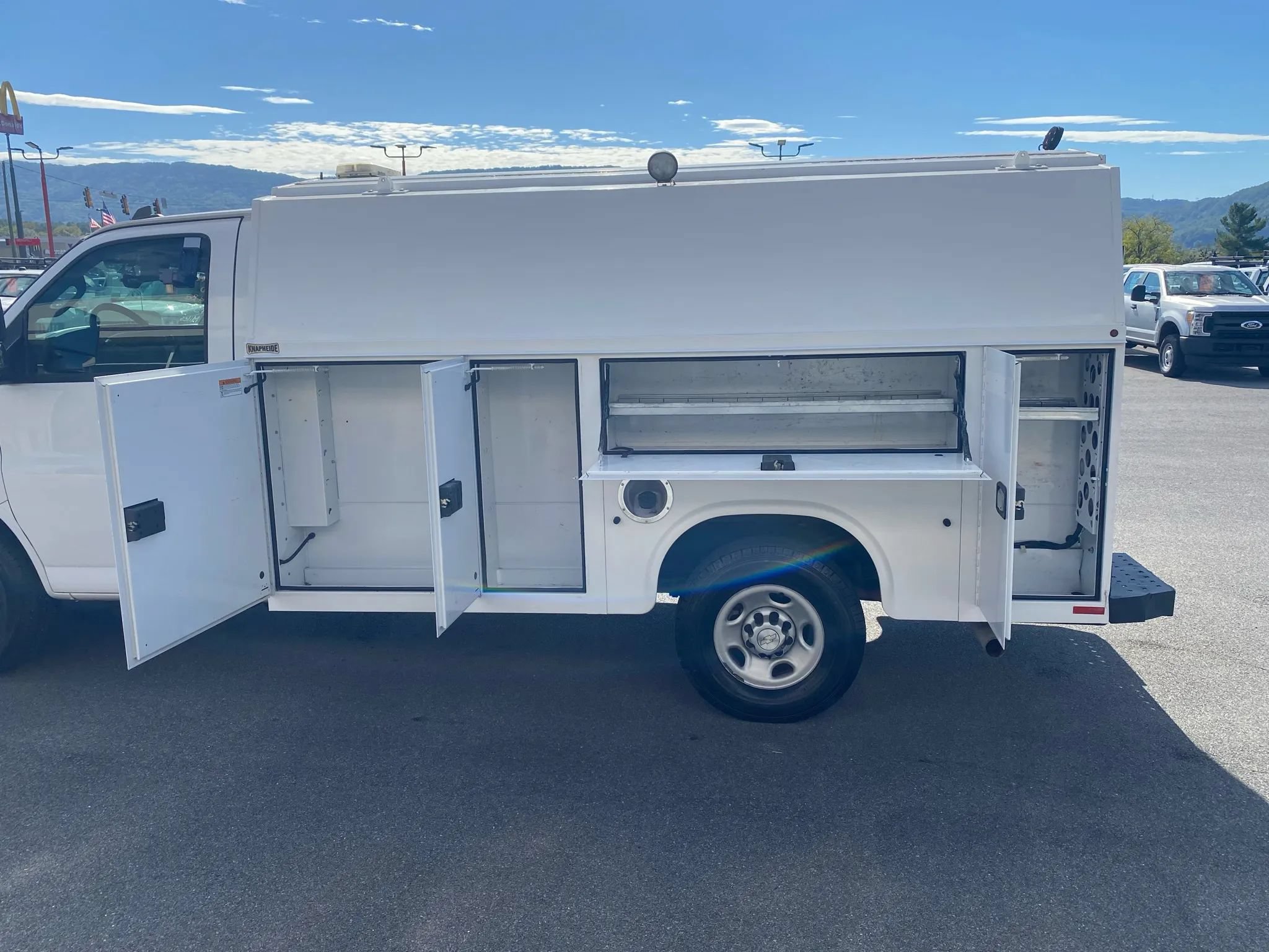 Used 2018 Chevrolet Express 3500 w/ Power Convenience Package RWD image 24