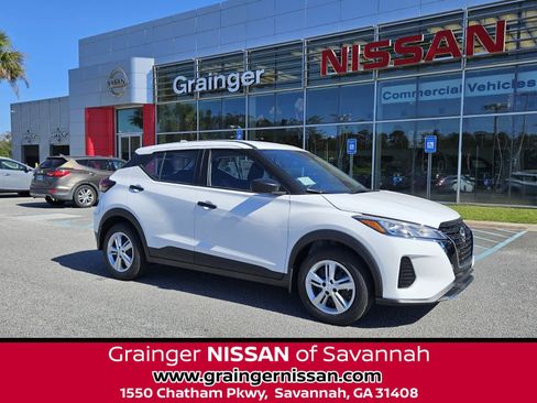 New 2025 Nissan Kicks Play S image 1