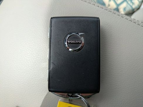 Used 2020 Volvo XC40 T4 Momentum w/ Protection Package Premier image 29